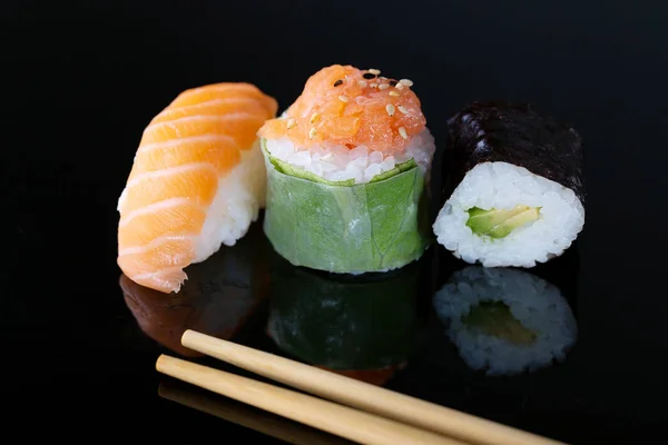 Japán Sushi Fekete Háttér Szöveg Másolása Szóközzel Lágy Fókusz Ázsiai — Stock Fotó