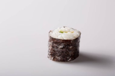 Japon suşi kopya alanı metin için beyaz zemin üzerine. Yumuşak odak. Asya cousine.