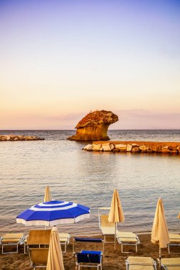 Il Fungo, rock Lacco Ameno, Ischia Adası parçası mantar şeklinde. İtalya'da seyahat. Ünlü Simgesel Yapı ve Turizm hedef. Yumuşak odak. Kopya alanı.