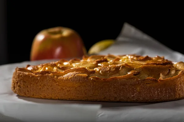 Sabroso Delicioso casero recién horneado pastel de manzana — Foto de Stock