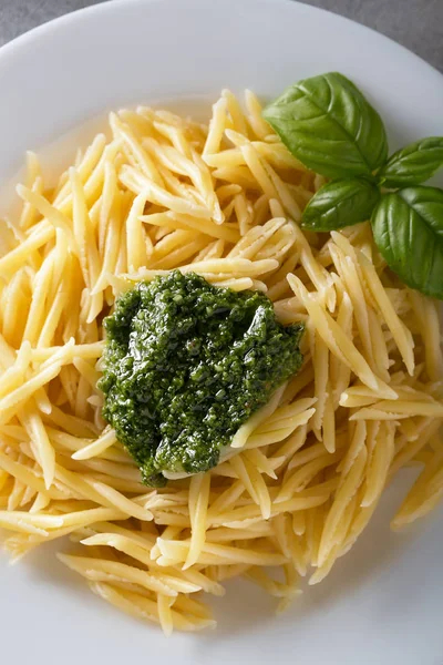 Classical italian trofie pasta with pesto sauce — Stock Photo, Image
