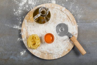 Beton masada İtalyan ham ev yapımı makarna tagliatelle