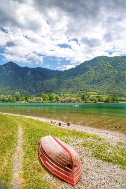 İtalya'nın kuzeyinde Idro gölüBeatiful görünümü ile Turistik cazibe