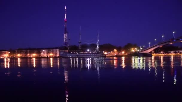 Veliky Novgorod Kremlin Tarde en la noche — Vídeos de Stock