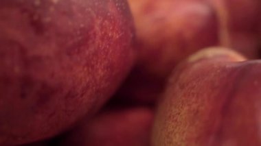 Olgun nektarin meyve yığını