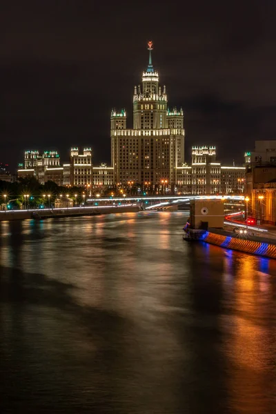 Moskau, russland, moskvoretskaja ufer — Stockfoto