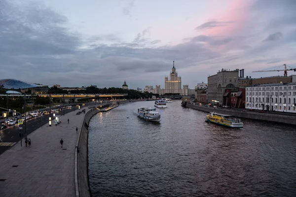 Moskau, russland, moskvoretskaja ufer — Stockfoto