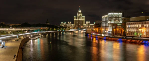 Moskau, russland, moskvoretskaja ufer — Stockfoto