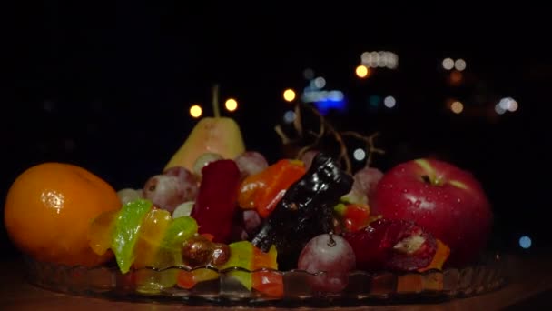 Composición de naturaleza muerta con fruta y churchkhela — Vídeos de Stock