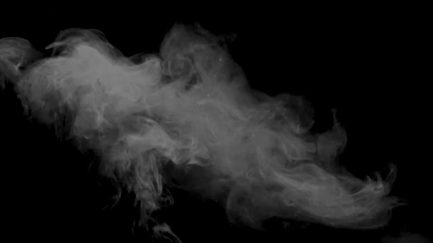 Καπνίζουν φωτίζονται από μια ακτίνα φωτός — Αρχείο Βίντεο
