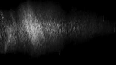 Bir sprey su aydınlatıcı ışık ışını