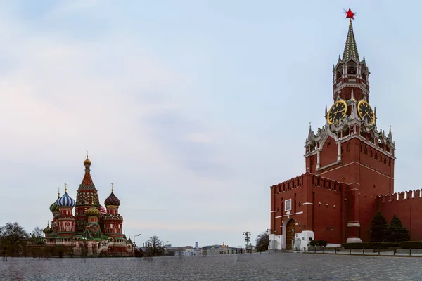 Plaza Roja y Catedral de San Basilio en Moscú — Foto de Stock