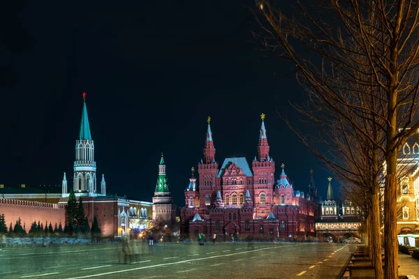 Roter Platz und Basilikum-Kathedrale in Moskau — Stockfoto