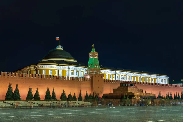 Красная площадь и Собор Василия Блаженного в Москве — стоковое фото