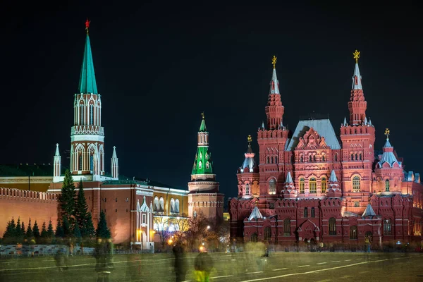 Rudé náměstí a katedrála svatého Basils v Moskvě — Stock fotografie