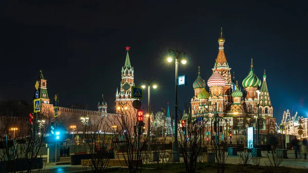 Красная площадь и Собор Василия Блаженного в Москве — стоковое фото