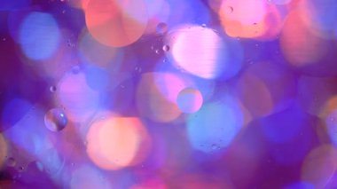 Renkli bir arka plan üzerinde su yağ daireleri