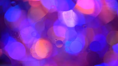 Renkli bir arka plan üzerinde su yağ daireleri