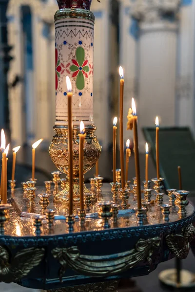 Ortodoks Kilisesinde Yanan Mumlar