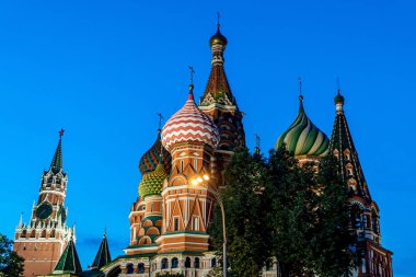 Moskova, Kızıl Meydan, St. Basils Katedrali gece manzarası