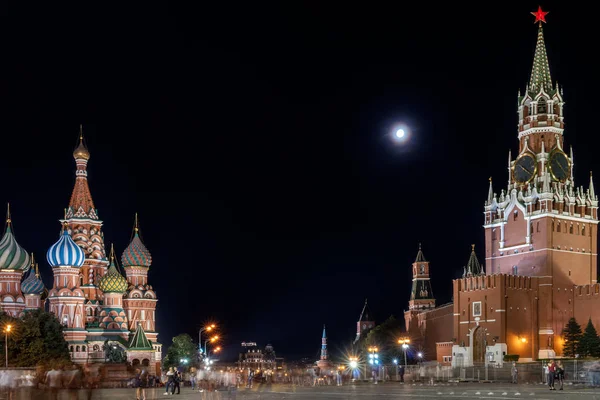 Moscú, Plaza Roja, Torre Spasskaya vista nocturna — Foto de Stock