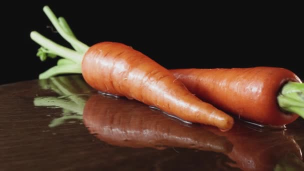 Świeże Czyste Marchewki Zbliżenie Ciemnym Tle — Wideo stockowe