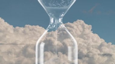 Hızlı hareket eden bulutların arka planında kum saati. Zaman azalıyor. Hatıra olsun Mori.