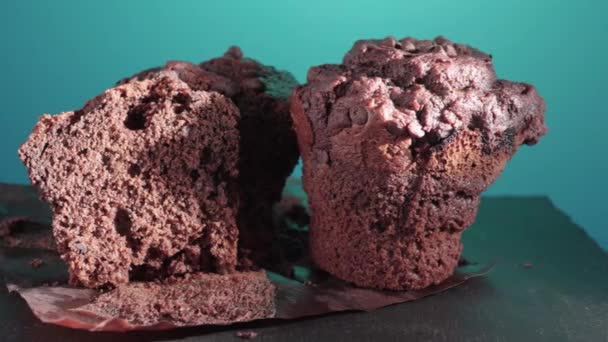 Muffin Chocolat Sur Fond Bleu Vert — Video