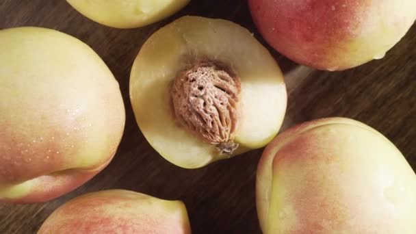 Nectarinas Maduras Doces Com Gotas Água — Vídeo de Stock