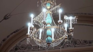 Saray içi klasik tarzdadır.