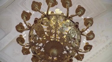 Saray içi klasik tarzdadır.