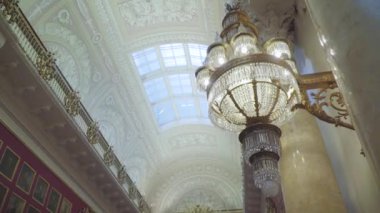 Saray içi klasik tarzdadır.