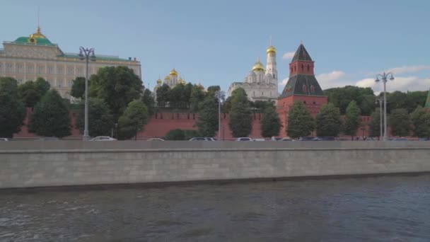 从游艇上俯瞰莫斯科克里姆林宫 — 图库视频影像