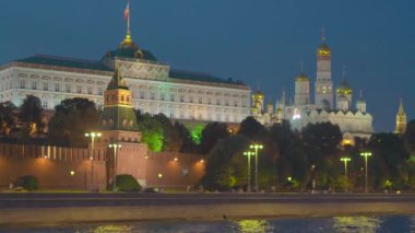 Moskova. Kremlin. Nehrin manzarası.