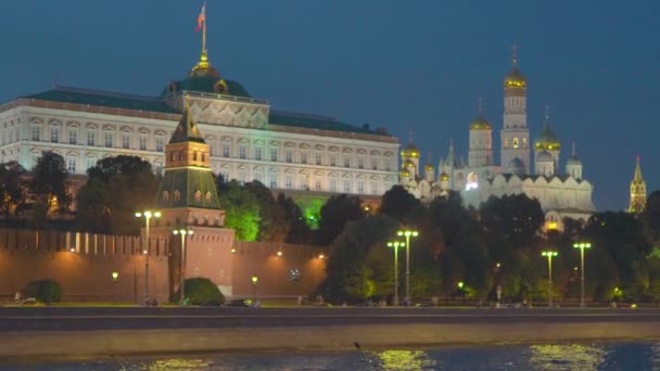 Moskva. Kreml. Pohled z řeky. — Stock video