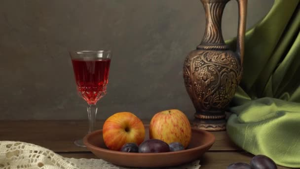 Bir Şişe Şarap Elma Erikle Hayat — Stok video