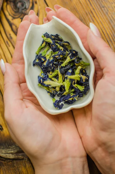 Thé Bleu Biologique Anchan Dans Une Théière Une Tasse — Photo