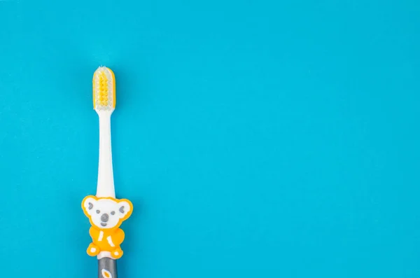 Pasta Dientes Cepillo Sobre Fondo Azul Con Lugar Para Texto — Foto de Stock