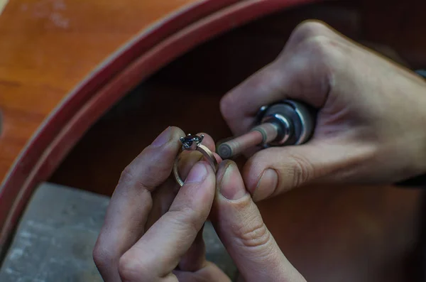 Bureau Pour Fabrication Bijoux Artisanaux Avec Des Outils Professionnels Espace — Photo