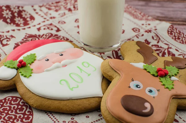 Cookies Aux Pépites Chocolat Fraîchement Cuits Sur Une Table Bois — Photo