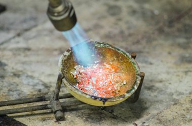 gümüş gaz meşalesi eritin. Üretim Kopyalama alanı