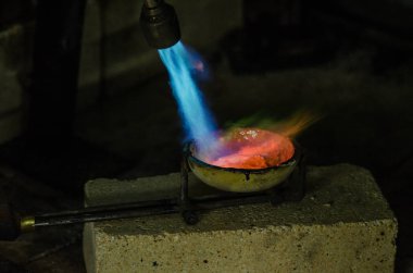 gümüş gaz meşalesi eritin. Üretim Kopyalama alanı