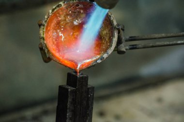 gümüş gaz meşalesi eritin. Üretim Kopyalama alanı