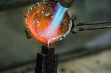 gümüş gaz meşalesi eritin. Üretim Kopyalama alanı