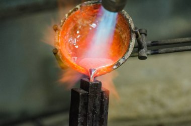 gümüş gaz meşalesi eritin. Üretim Kopyalama alanı
