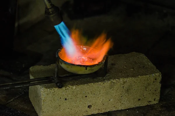 Smält silver gasbrännare. Utrymme för produktions kopiering — Stockfoto