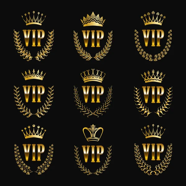 Conjunto de monogramas vip dorados para diseño gráfico sobre fondo negro . — Vector de stock