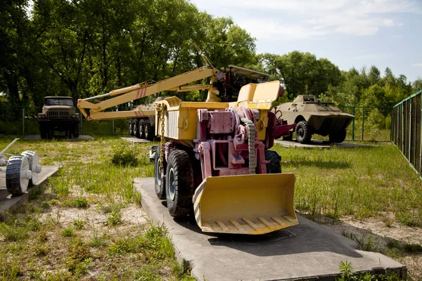  1986 yılında Çernobil nükleer santrali çatısı üzerinde çalışan robotlar