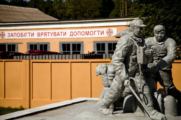 Heykel itfaiyeciler tasfiye, ilk Chernobyl istasyonda bir yangın söndürmek için 26 Nisan, 1986