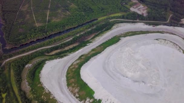 Künstlicher Berg Aus Gips Phosphat Als Produkt Des Industrieunternehmens Luftaufnahme — Stockvideo